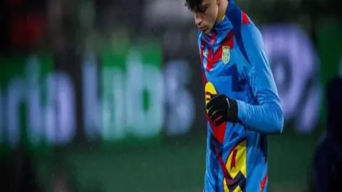 “阿尔卡拉斯再展雄风，两冠荣耀助力晋级网球八强”